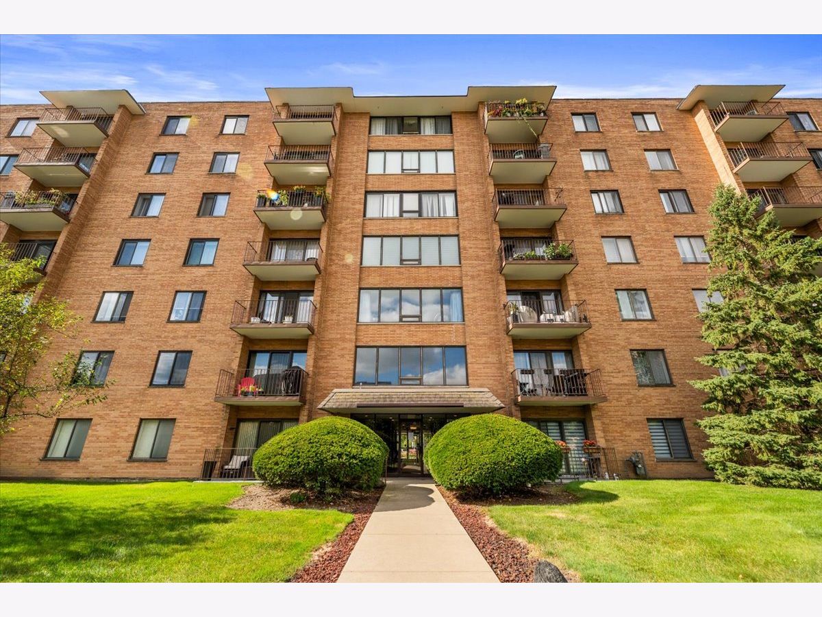 Condominiums Sold Crystal Towers Mount Prospect Illinois, 1747 Crystal