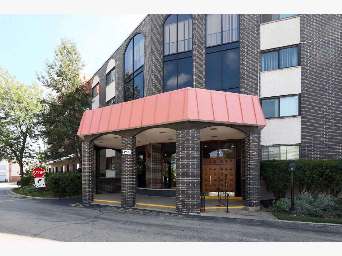 Condominiums & Homes Sold Barcelona Skokie Illinois, 4901 Golf