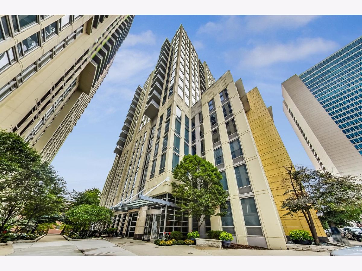 Condominiums Sold Two River Place Chicago Illinois, 720 Larrabee
