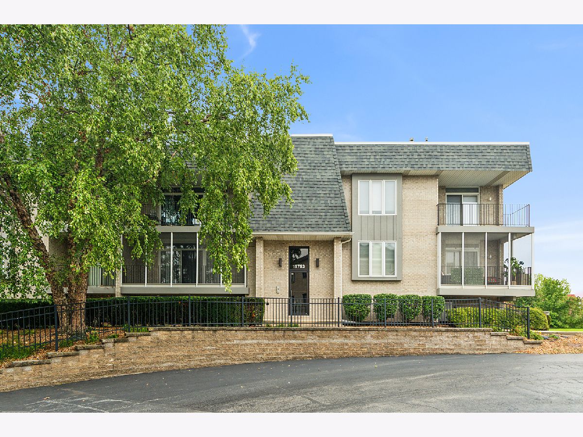 Townhomes & Condos & Homes Sold Centennial Village Orland Park Illinois, 15753 Ravinia