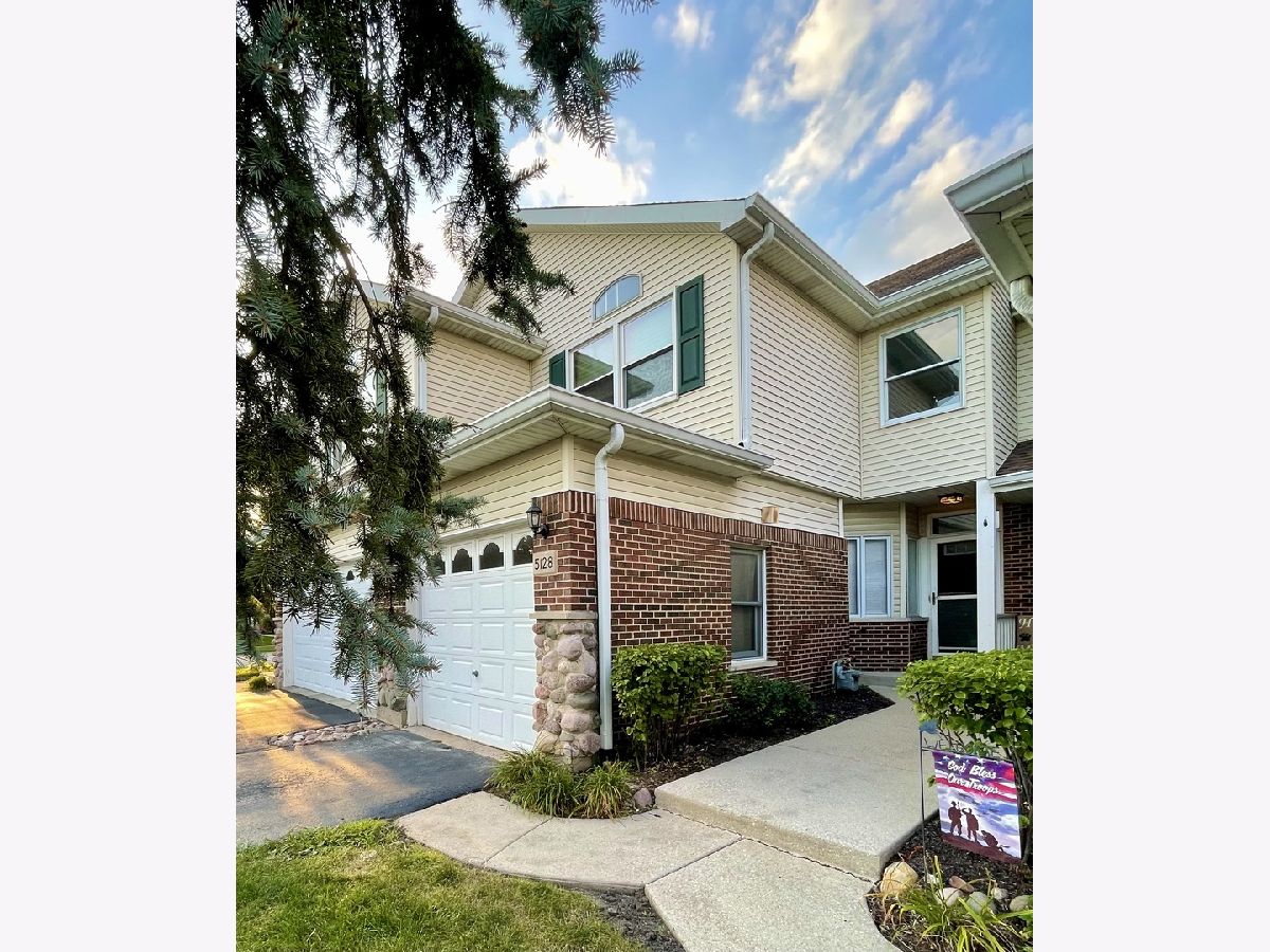 Townhomes & Condos Sold Acorn Glen Oak Lawn Illinois, 5128 Deblin