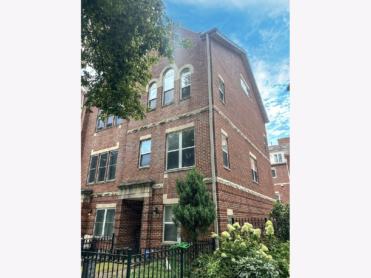 Condos & Townhomes & Homes Rented Renaissance Place Chicago Illinois, 5218 Berkeley