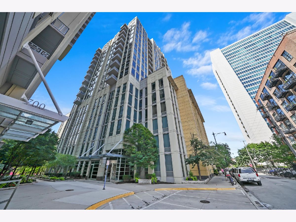 Condominiums Sold Two River Place Chicago Illinois, 720 Larrabee