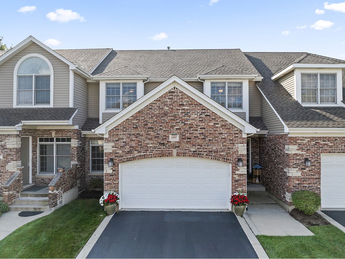 Townhomes & Homes Sold Peregrine Lake Estates Palatine Illinois, 1247 Falcon