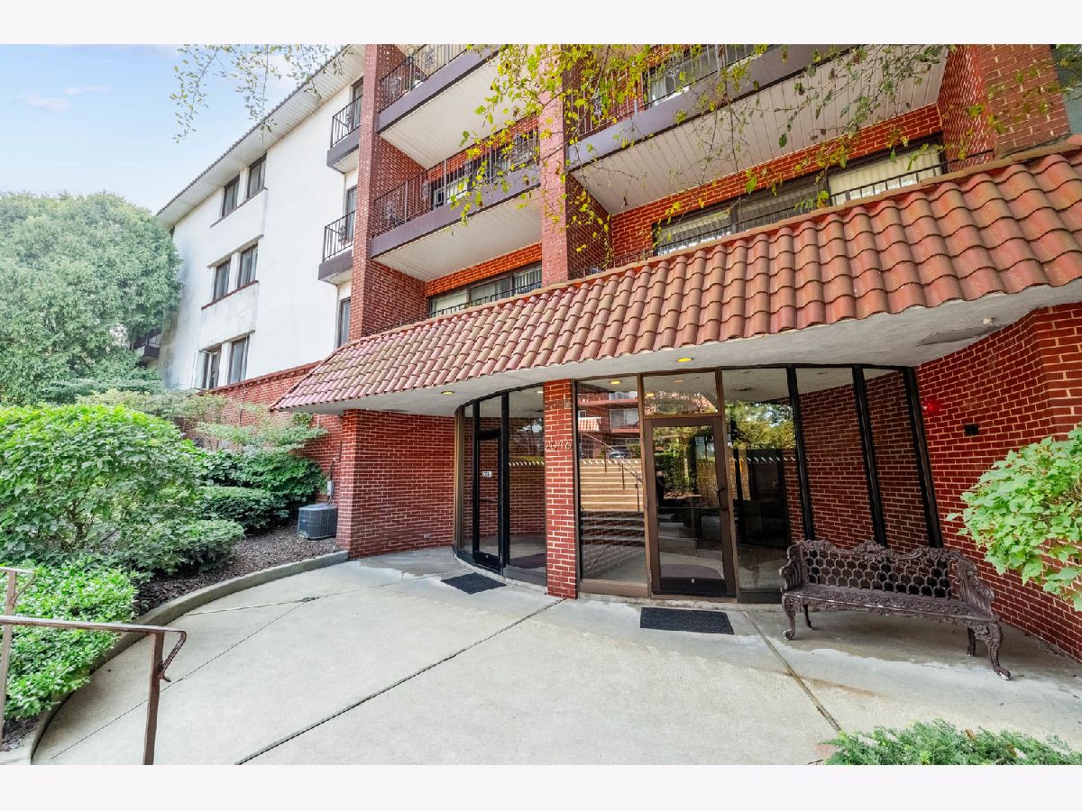 Condominiums Sold Spanish Courts Highland Park Illinois, 2046 Saint Johns