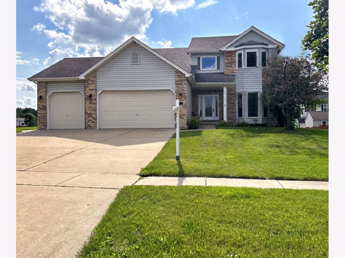 Homes & Condos & Townhomes Sold Hampshire Fields Hampshire Illinois, 1102 Getzelman