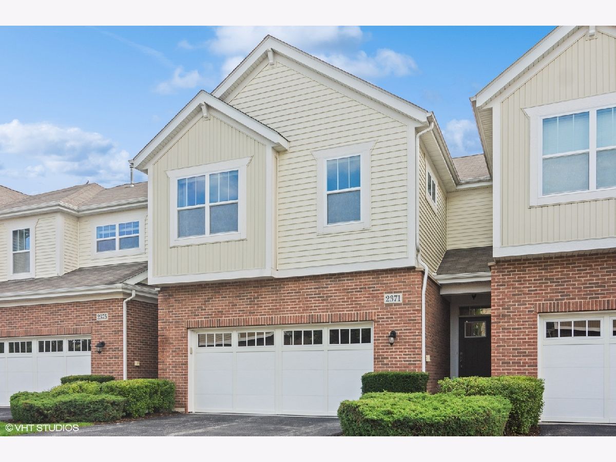 Townhomes Sold Lexington Hills Palatine Illinois, 2371 Moseley