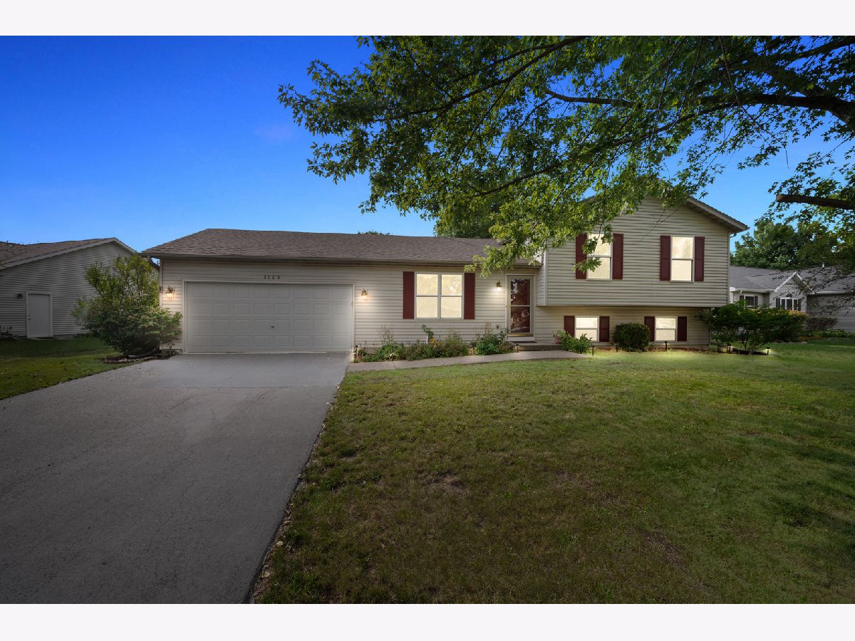 Homes Sold Overlook Point Dekalb Illinois, 1229 Scenic