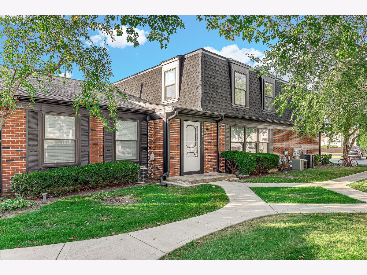 Townhomes & Condos Rented Inverrary Deerfield Illinois, 1060 Inverrary