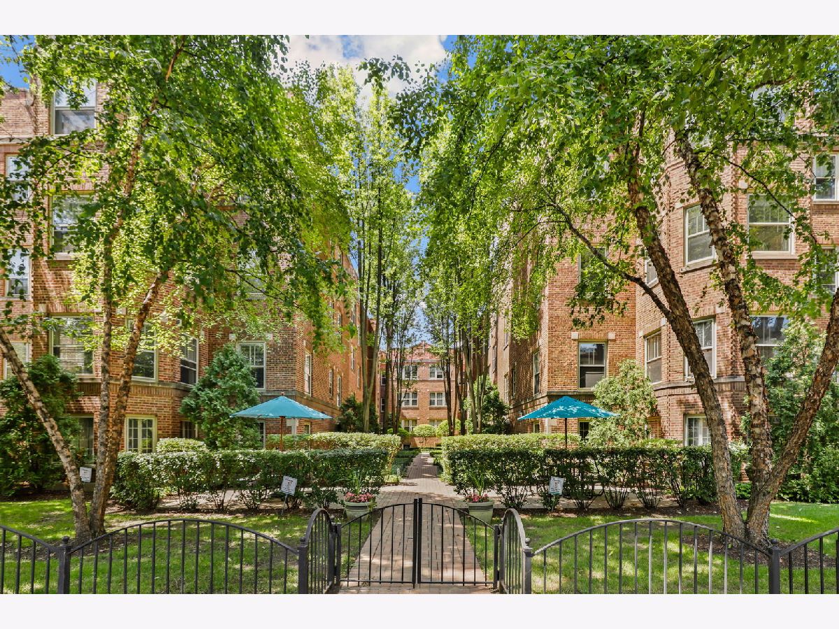 Condominiums Sold Avenue Square Oak Park Illinois, 227 Oak Park