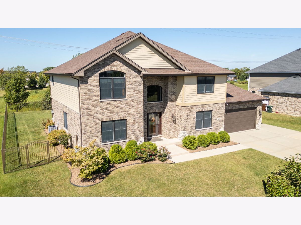 Homes Sold Waters Chase New Lenox Illinois, 2081 Water Chase