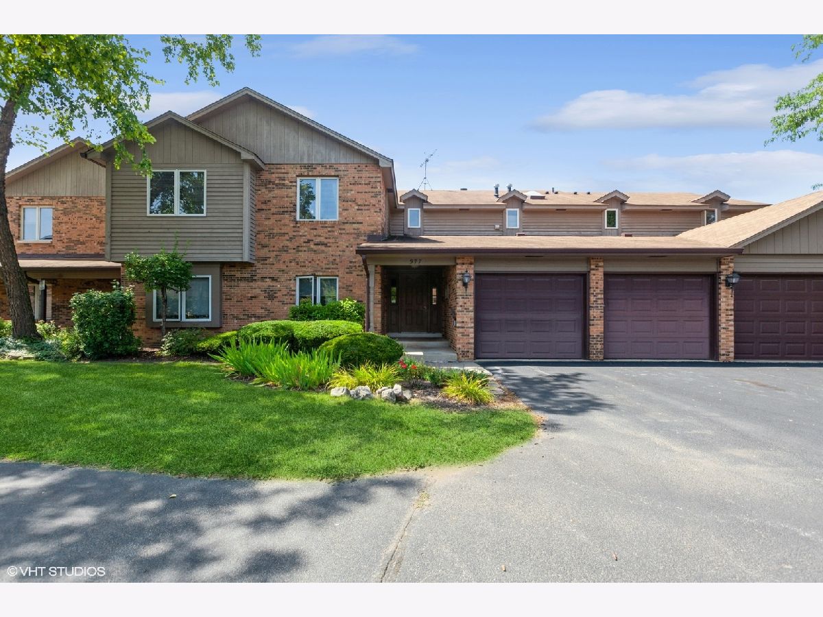 Condominiums Sold Creekside Court Naperville Illinois, 977 West