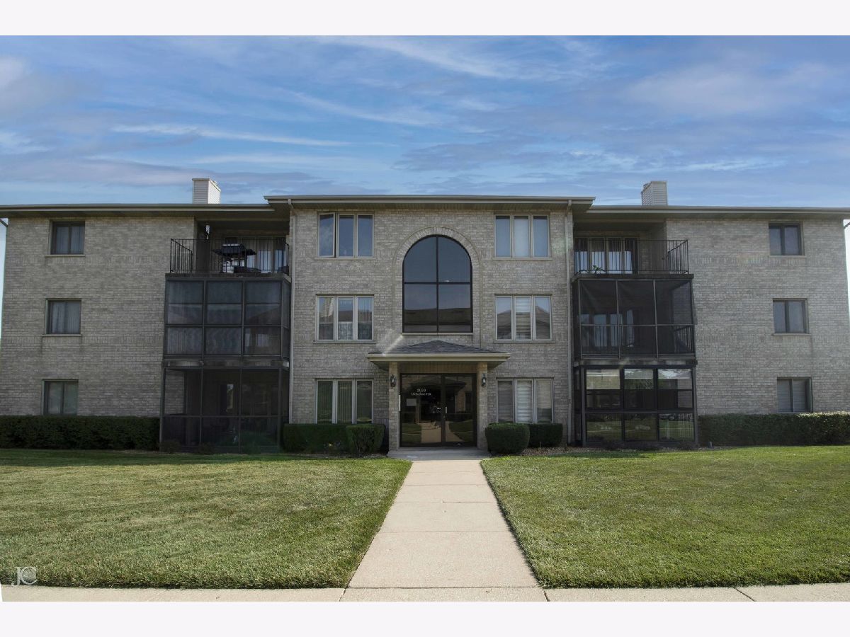 Condominiums & Homes Sold Crestwood Highlands Crestwood Illinois, 5030 Midlothian Tpke