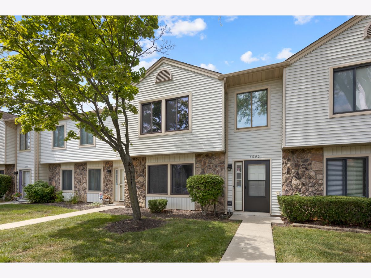 Townhomes & Condos Sold Hampton Farms Elk Grove Village Illinois, 1650 Vermont