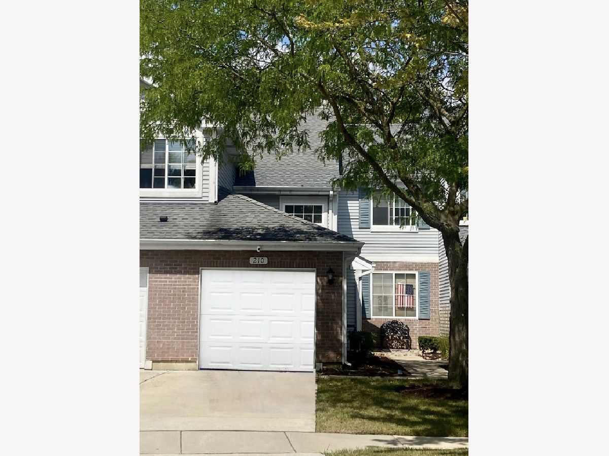 Townhomes & Condos Sold Red Rock Schaumburg Illinois, 210 Sierra Pass