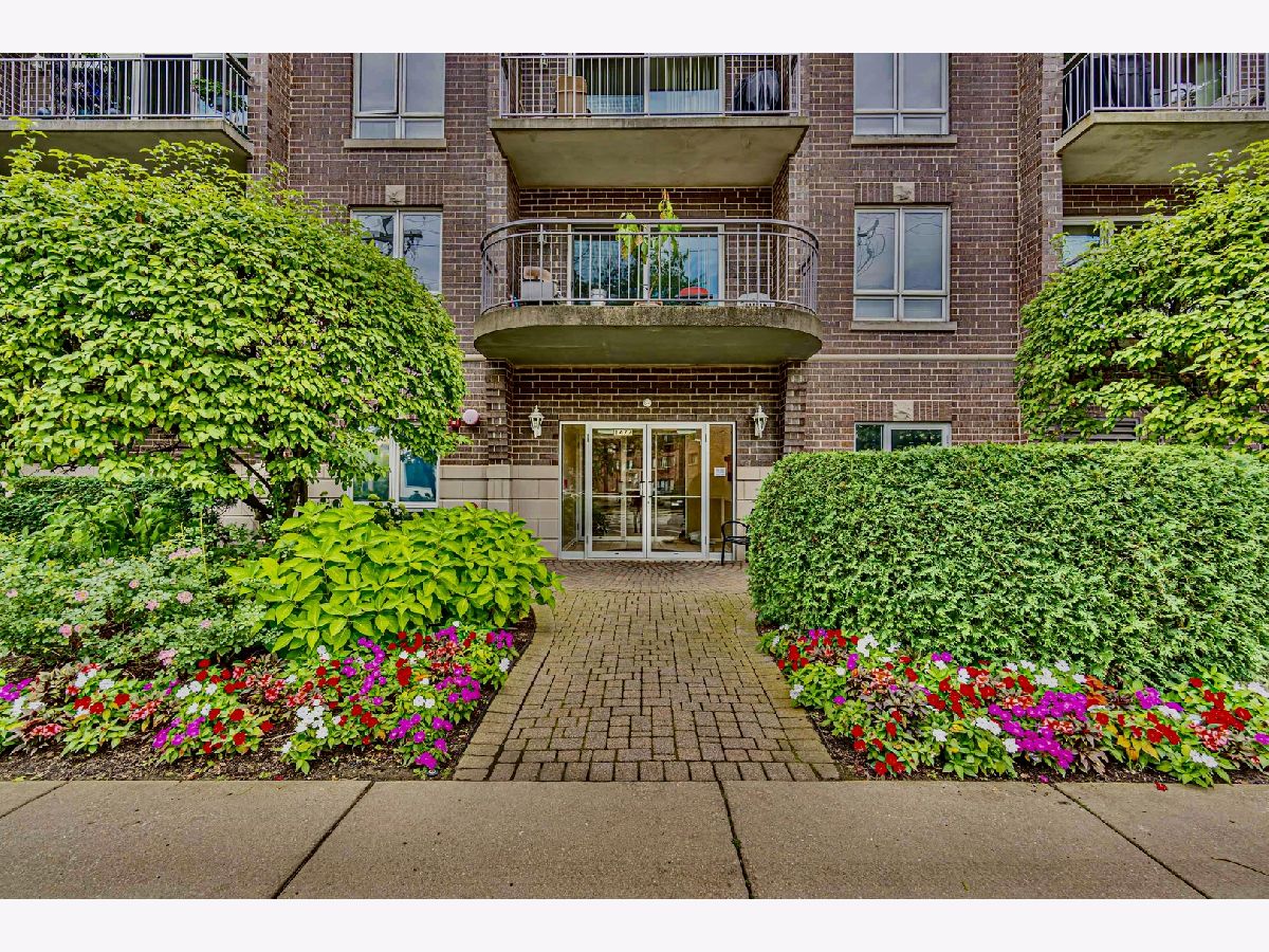 Condominiums Sold Insignia Des Plaines Illinois, 1477 Thacker