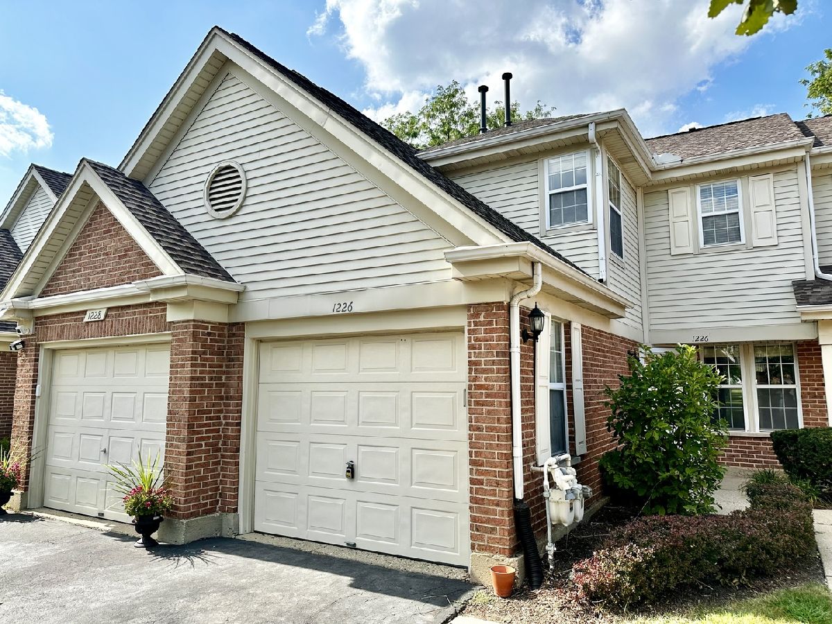 Homes & Townhomes & Condos Rented Old Farm Village Buffalo Grove Illinois, 1226 Clearview