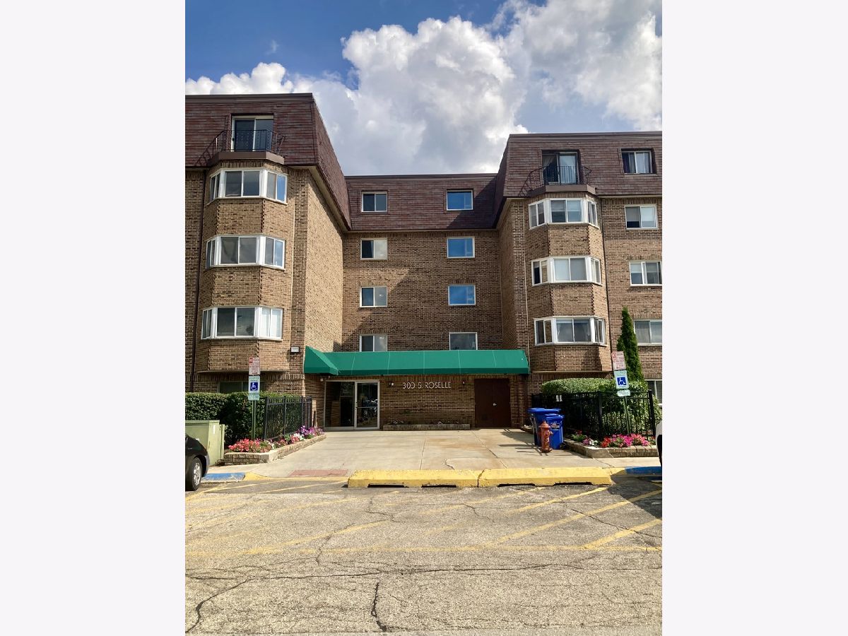 Condominiums Rented Town Square Schaumburg Illinois, 300 Roselle