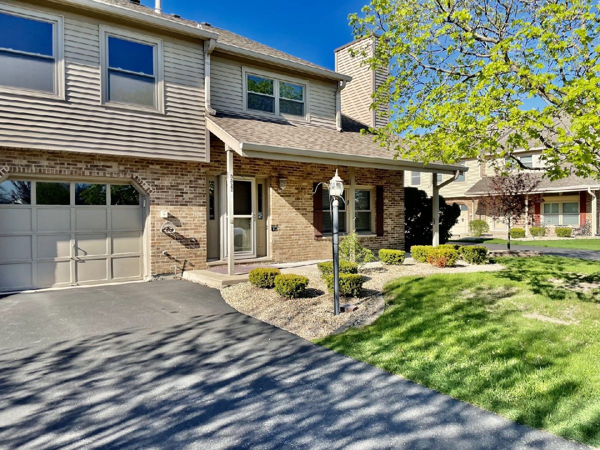 Townhomes & Homes Rented Village Square Orland Park Illinois, 9322 Waterford