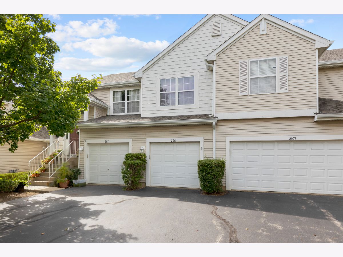 Townhomes & Condos & Homes Sold Gleneagle Farms Carpentersville Illinois, 2069 Orchard