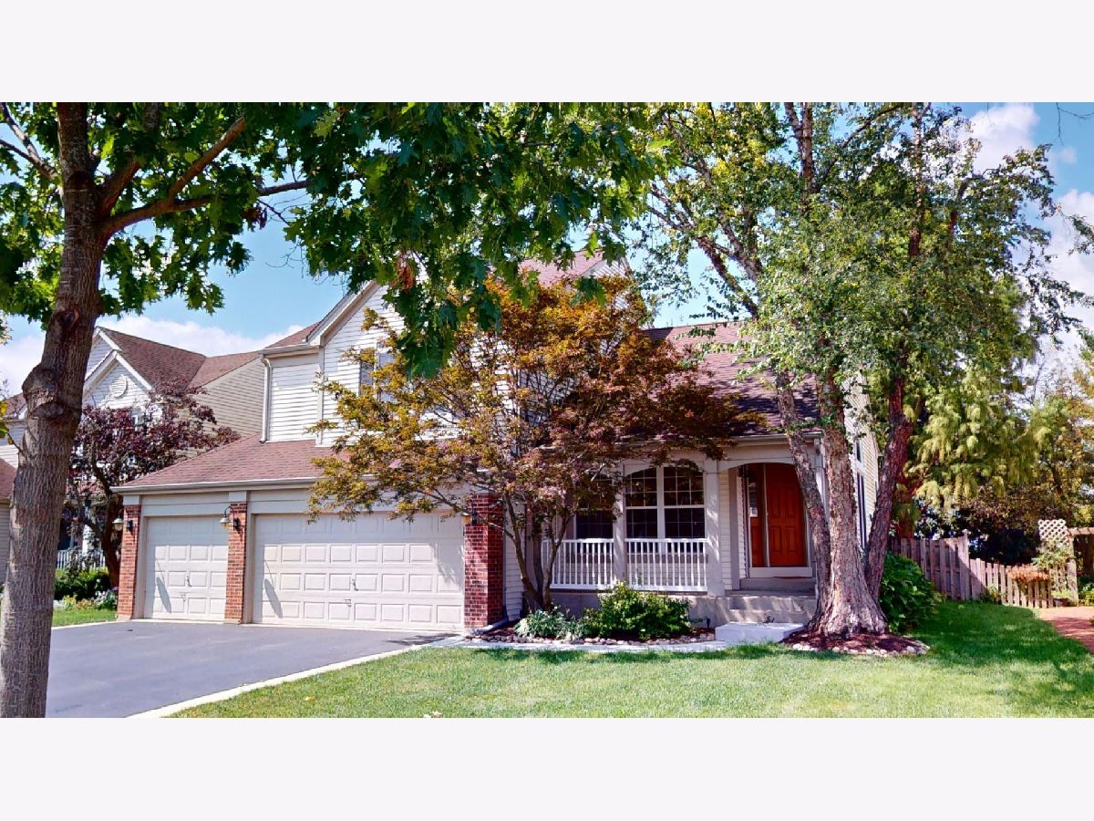 Homes & Townhomes & Condos Sold Spring Lake Farms Lake In The Hills Illinois, 411 Windermere