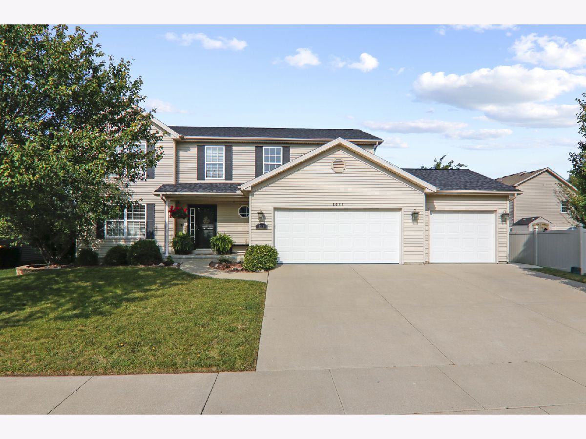 Homes & Condos & Townhomes Sold Collie Ridge Normal Illinois, 1511 Estate