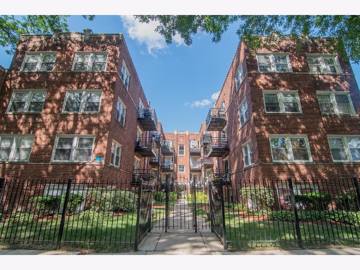 Condominiums & Homes Rented Horner Park Chicago Illinois, 4330 Sacramento
