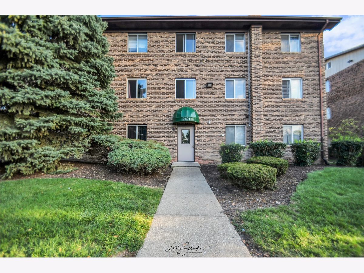 Condominiums Sold Waterbury Woodridge Illinois, 2421 Spring