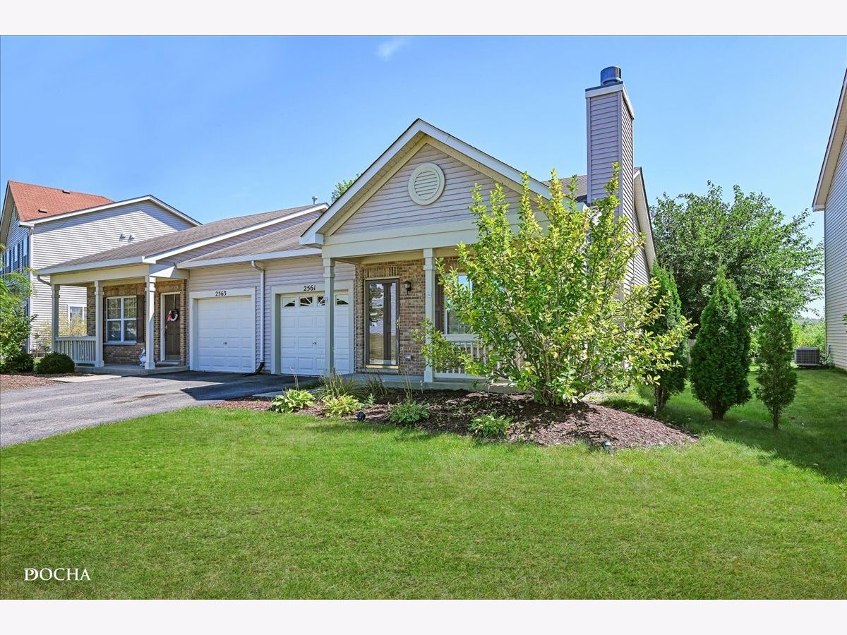 Townhomes & Homes Sold Lakewood Crossing Hampshire Illinois, 2561 Ross
