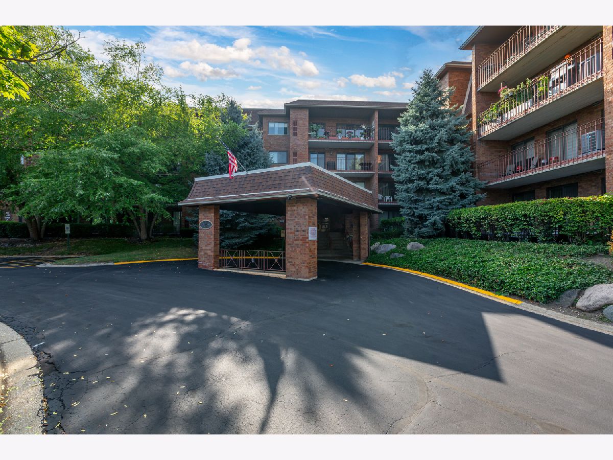 Condominiums Sold Oak Creek Buffalo Grove Illinois, 51 Old Oak