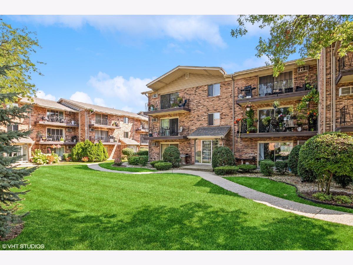 Condominiums Sold Waterbury Crestwood Illinois, 5328 Waterbury