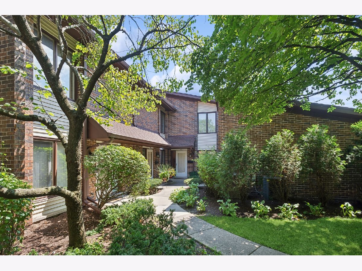 Townhomes & Condos Sold Manors Highland Park Illinois, 1065 Deerfield