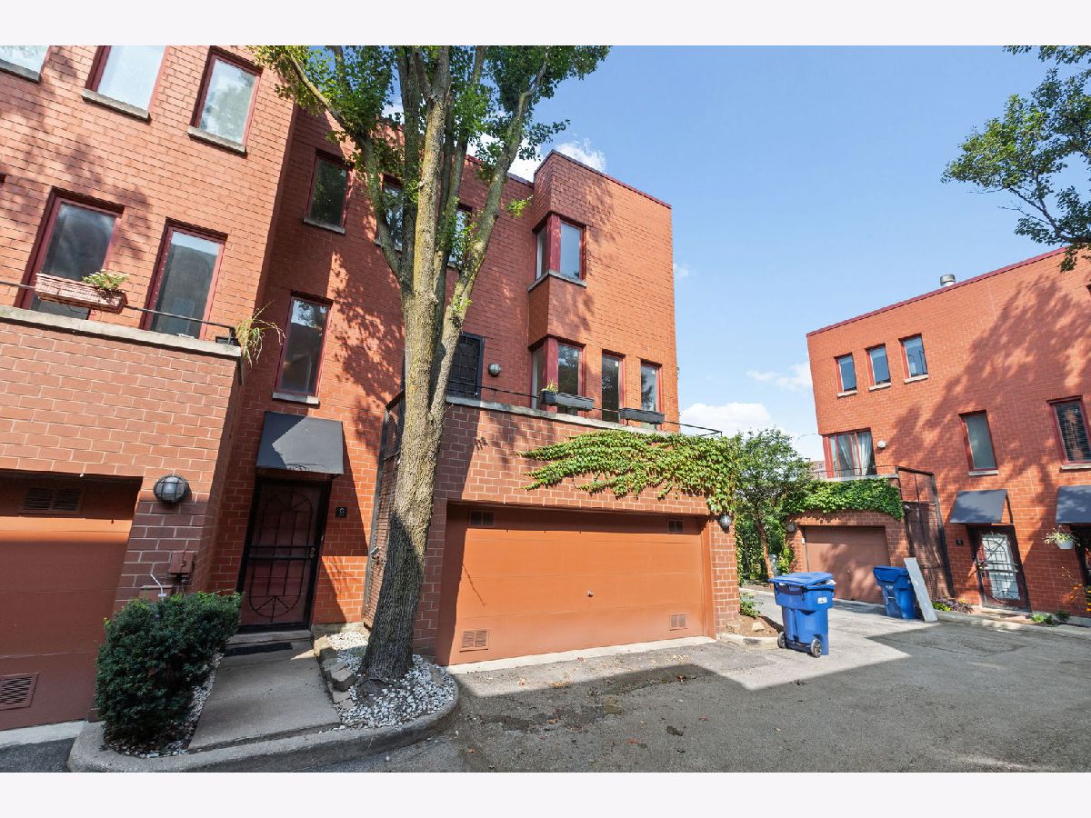 Townhomes & Condos & Homes Rented Dearborn Park Ii Chicago Illinois, 1318 Federal