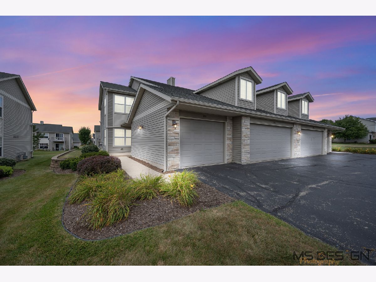 Condominiums Sold River Edge Sycamore Illinois, 989 Penny