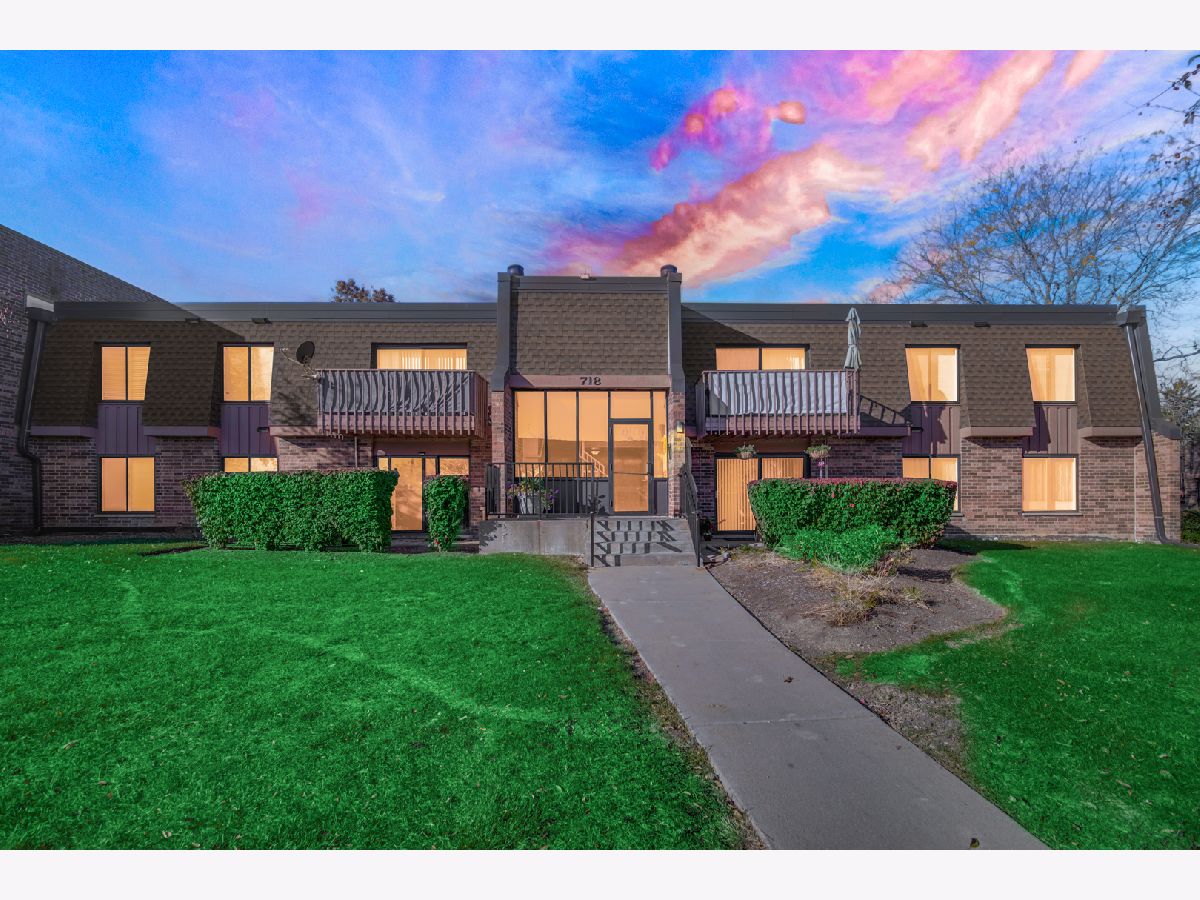 Condominiums Sold Lakewood Schaumburg Illinois, 718 Tullamore