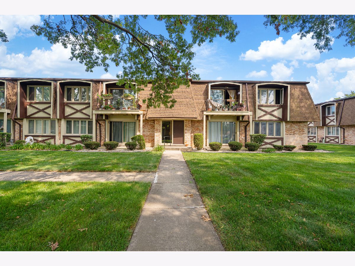 Condominiums Sold Carriage Lane Crestwood Illinois, 12720 Carriage