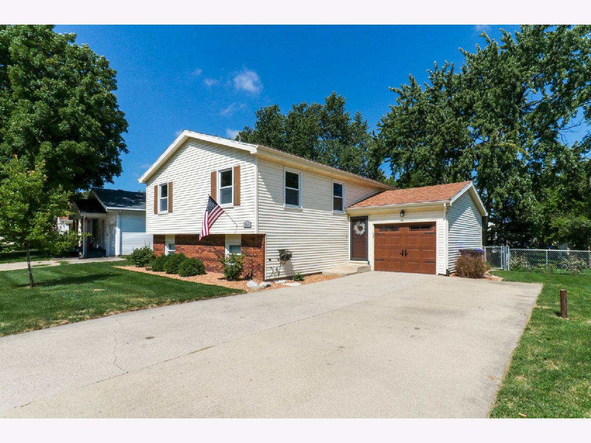 Homes & Condos & Townhomes Sold Lakewood Bloomington Illinois, 1518 Hershey