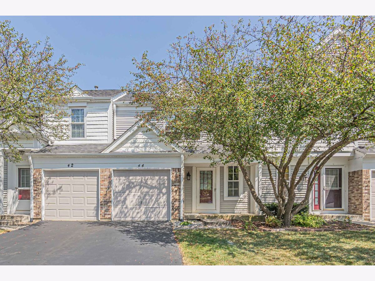 Townhomes Sold Tiffany Place Streamwood Illinois, 44 Shagbark