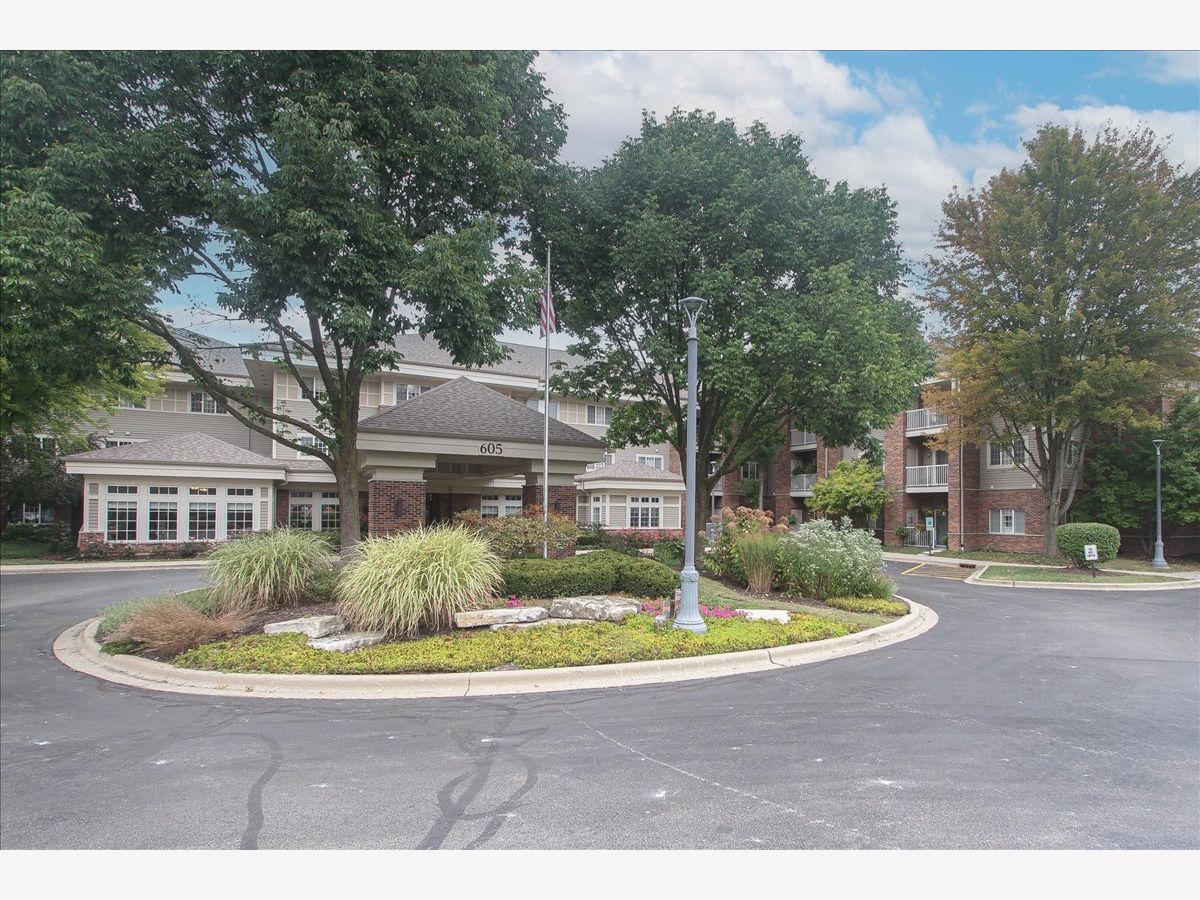 Condominiums Sold Village Green Of East Dundee East Dundee Illinois, 605 Barrington