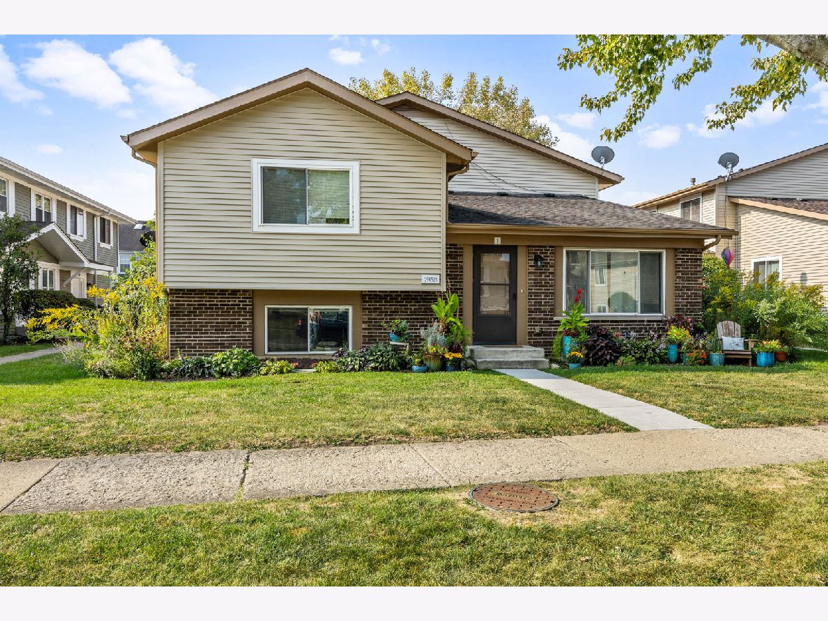 Townhomes & Condos Sold Winchester Warrenville Illinois, 29W523 Winchester