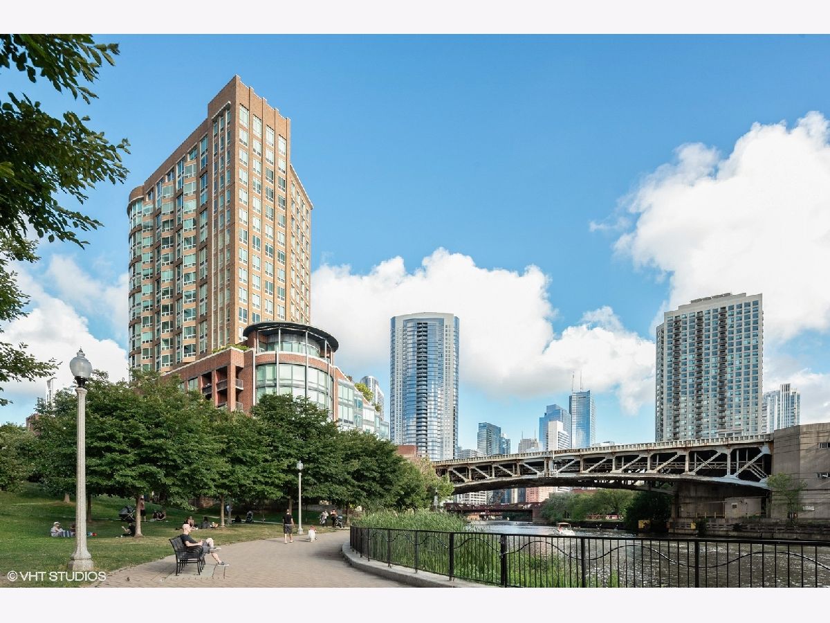 Condominiums Rented Park Place Chicago Illinois, 600 Kingsbury