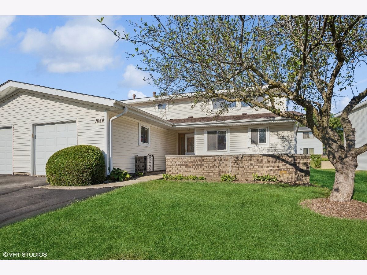 Townhomes & Condos & Homes Sold Weathersfield South Schaumburg Illinois, 1044 Mohegan