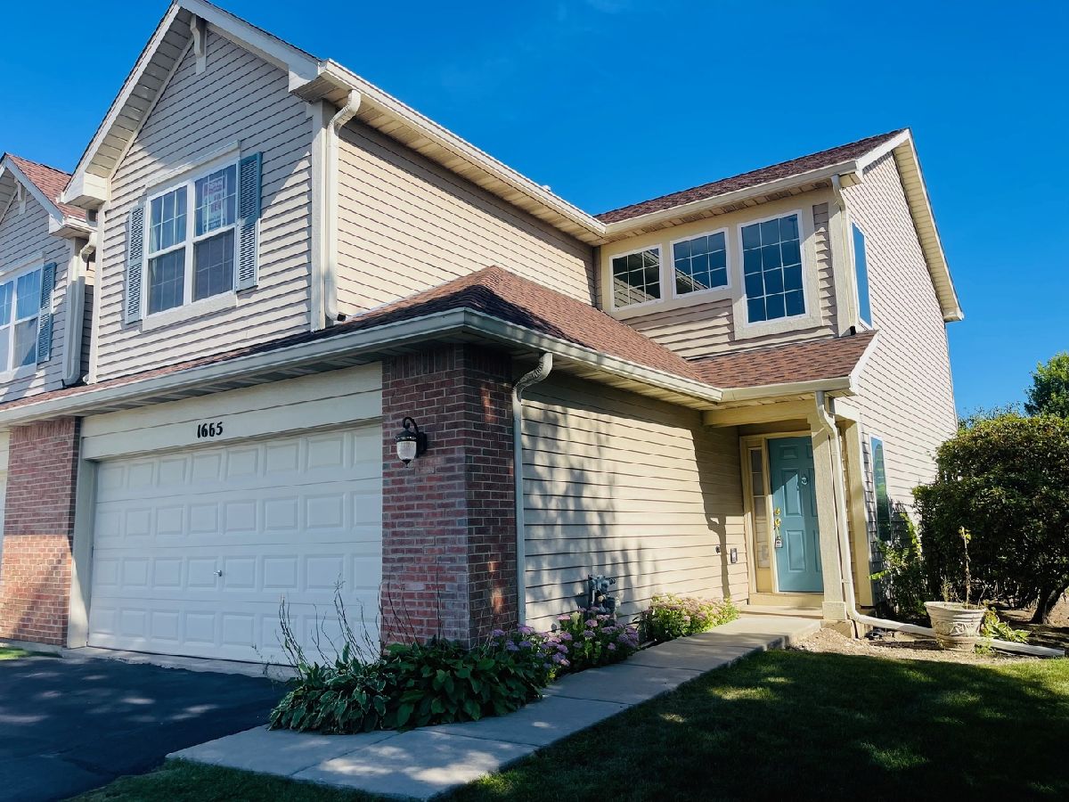 Townhomes Rented Fields Of Cambridge Waukegan Illinois, 1665 Candlestick