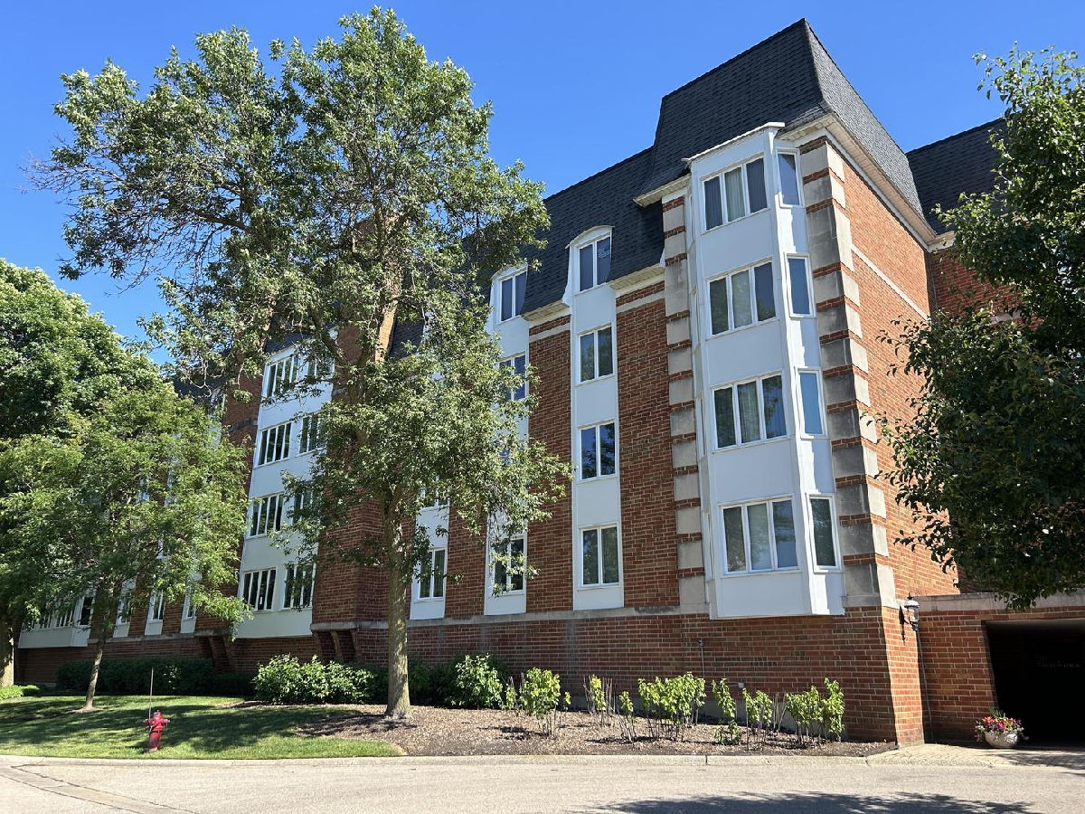 Condominiums Sold Cambridge On The Lake Buffalo Grove Illinois, 100 Lake