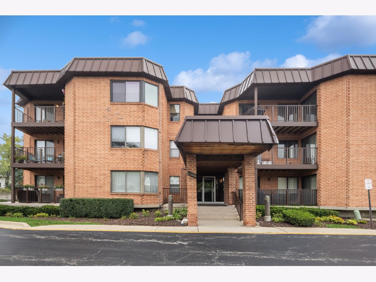 Condos & Townhomes Sold The Lawns Phase 2 Willowbrook Illinois, 6401 Clarendon Hills