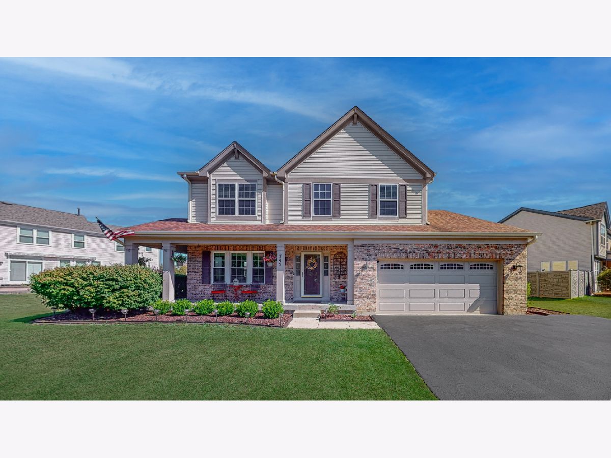 Homes Sold Columbine Square Elgin Illinois, 745 Red Barn