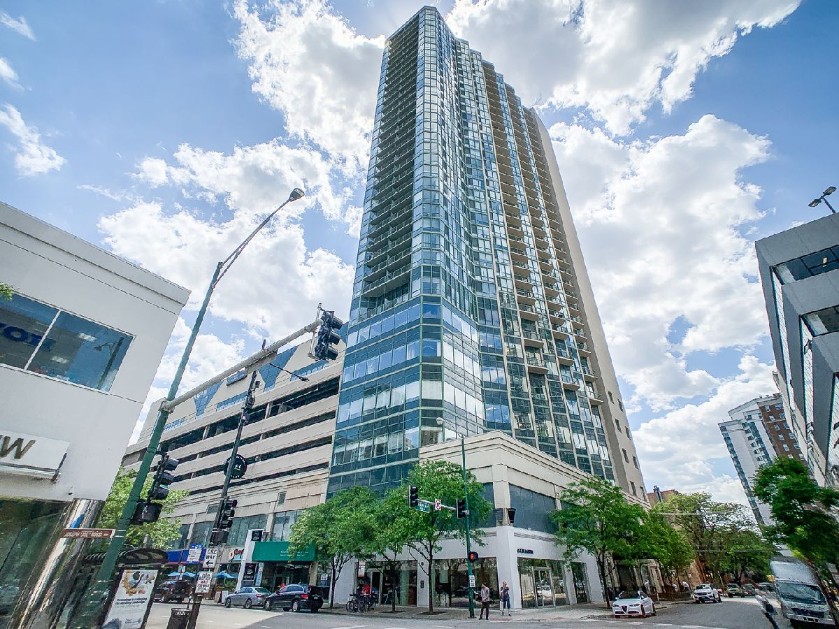 Condominiums Rented Gold Coast Galleria Chicago Illinois, 111 Maple