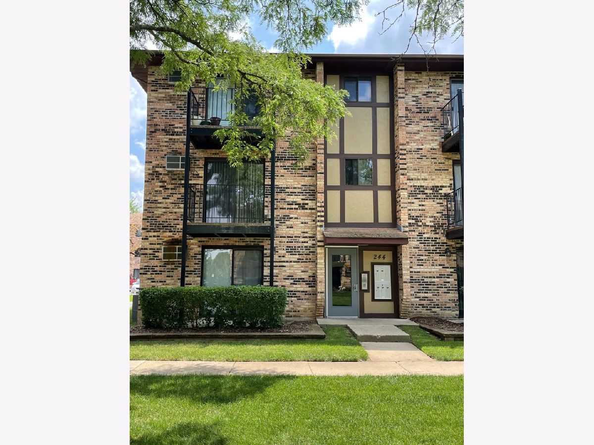 Condominiums Rented Klein Creek Carol Stream Illinois, 244 Klein Creek