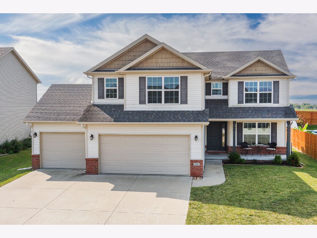 Homes & Condos & Townhomes Sold Greystone Field Normal Illinois, 1707 Flagstone