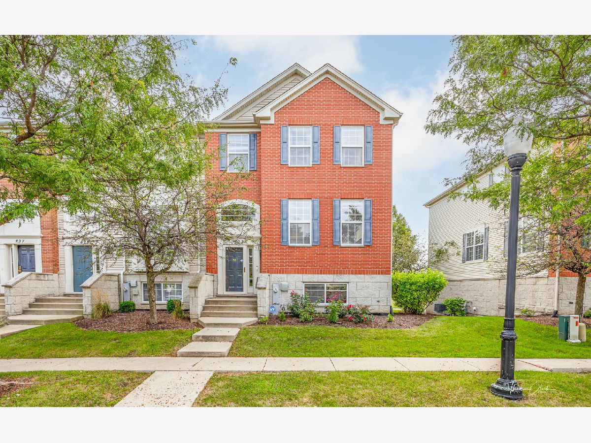 Townhomes & Condos Rented Lehigh Station Aurora Illinois, 823 Lewisburg